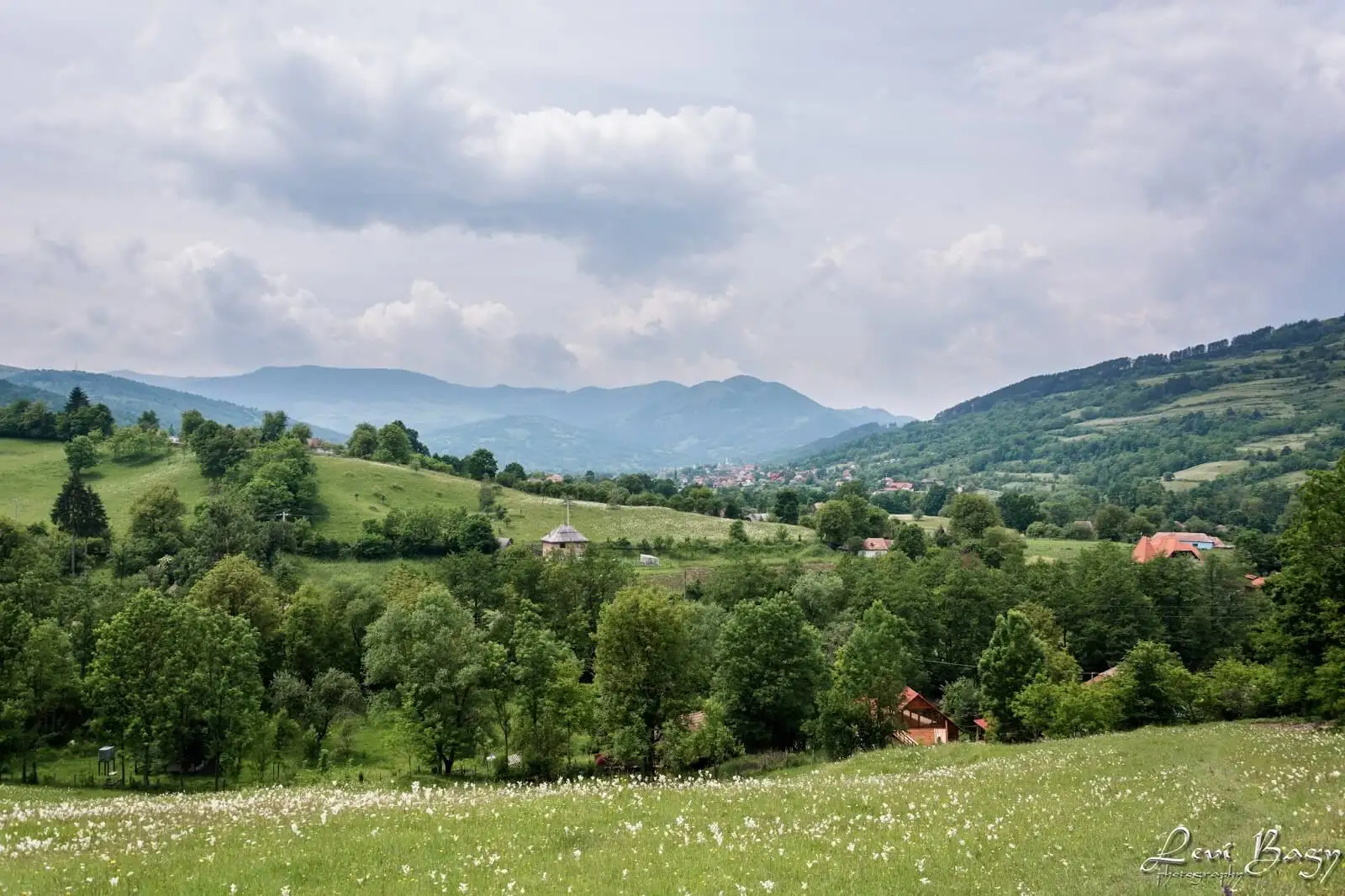  Vedere spre Salciua - urcare spre cascada Sipote - Levi Bagy Photography