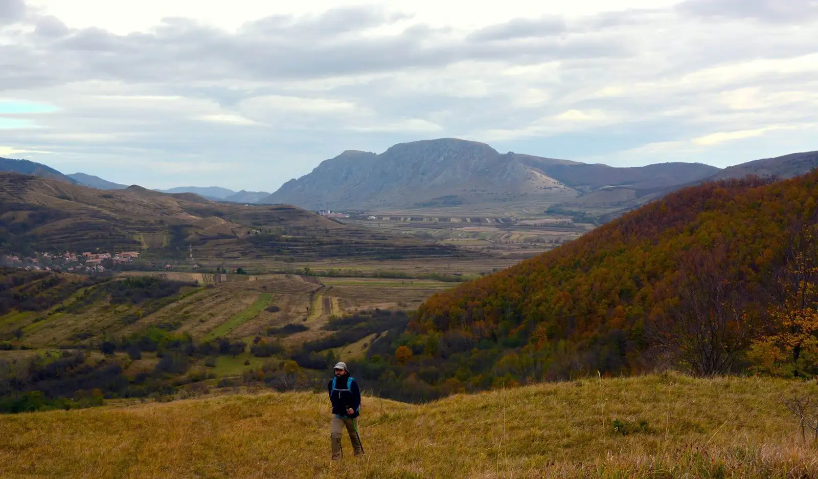  Urcare din Izvoarele spre Cheile Bedeleului - Marius Viorel Motogna