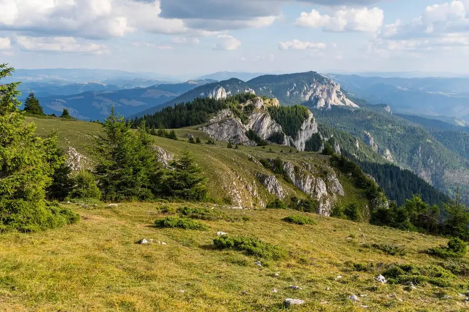 Creasta Hășmașului văzută de sub vârful Hășmașul Mare - Andrei Pahomi