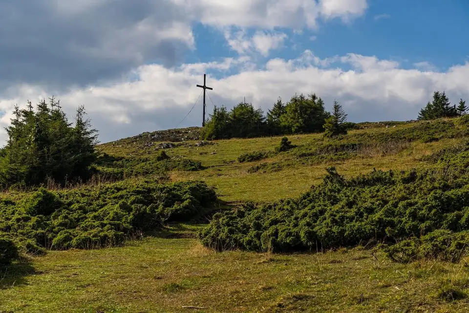 Crucea de fier de sub vârful Hășmașul Mare - Andrei Pahomi