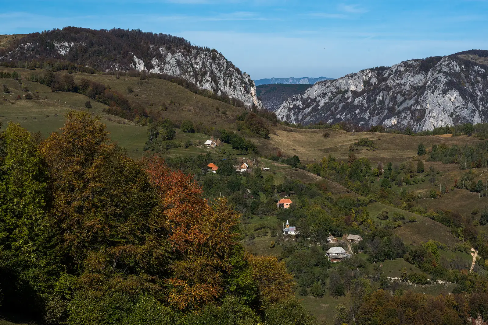  Cătunul Tecșești văzut dinspre Piatra Cetii