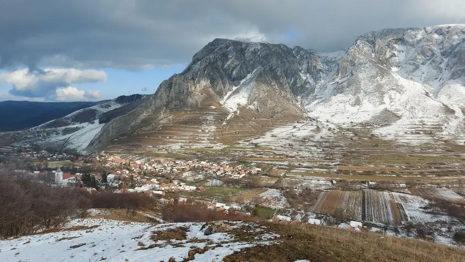  Rimetea, satul de la poalele Pietrei Secuiului - Manu Muntomanu
