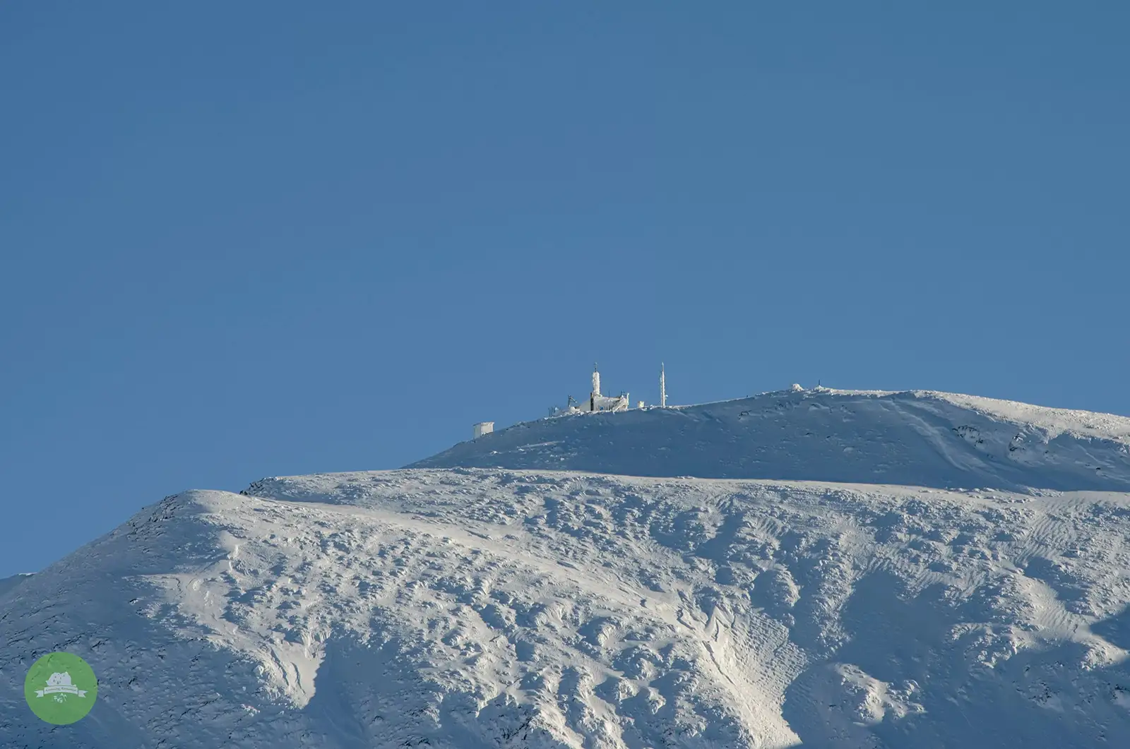  Stația meteo de pe Vf. Țarcu - Amazing Romania