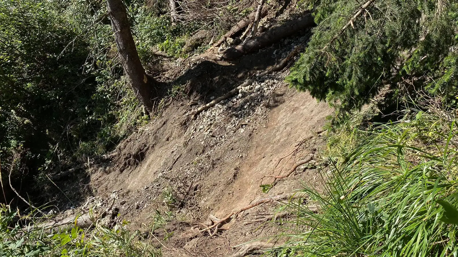  Poteca surpata sub Creasta Vaii Rele - Marius Popa