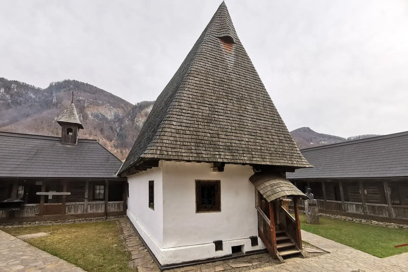 Vârful Cucurbăta Mică