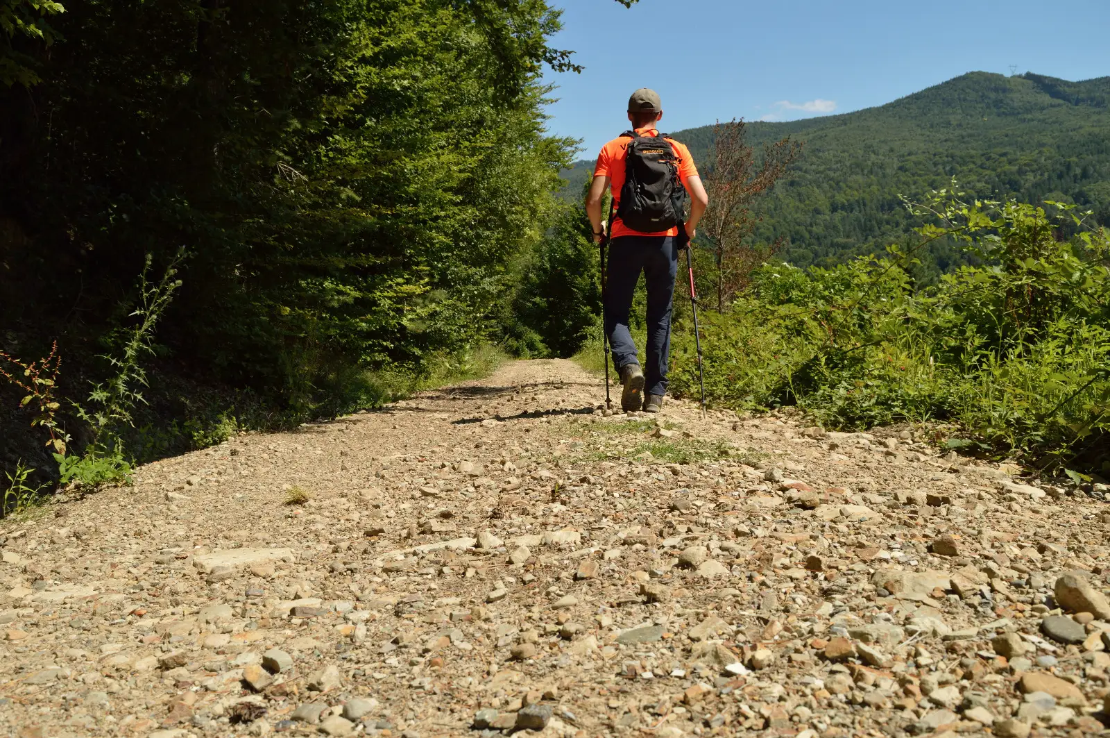  La coborarea spre localitatea Harja