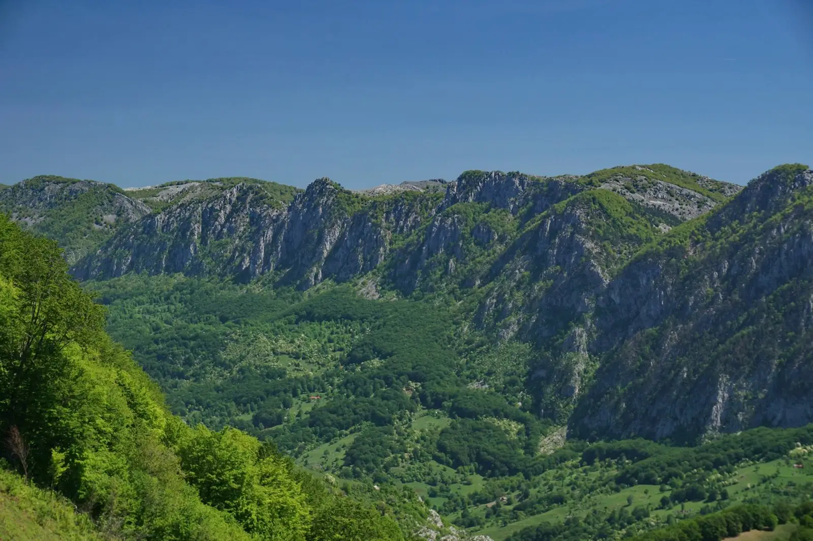  Creasta Munților Mehedinți - Adrian Vintilă