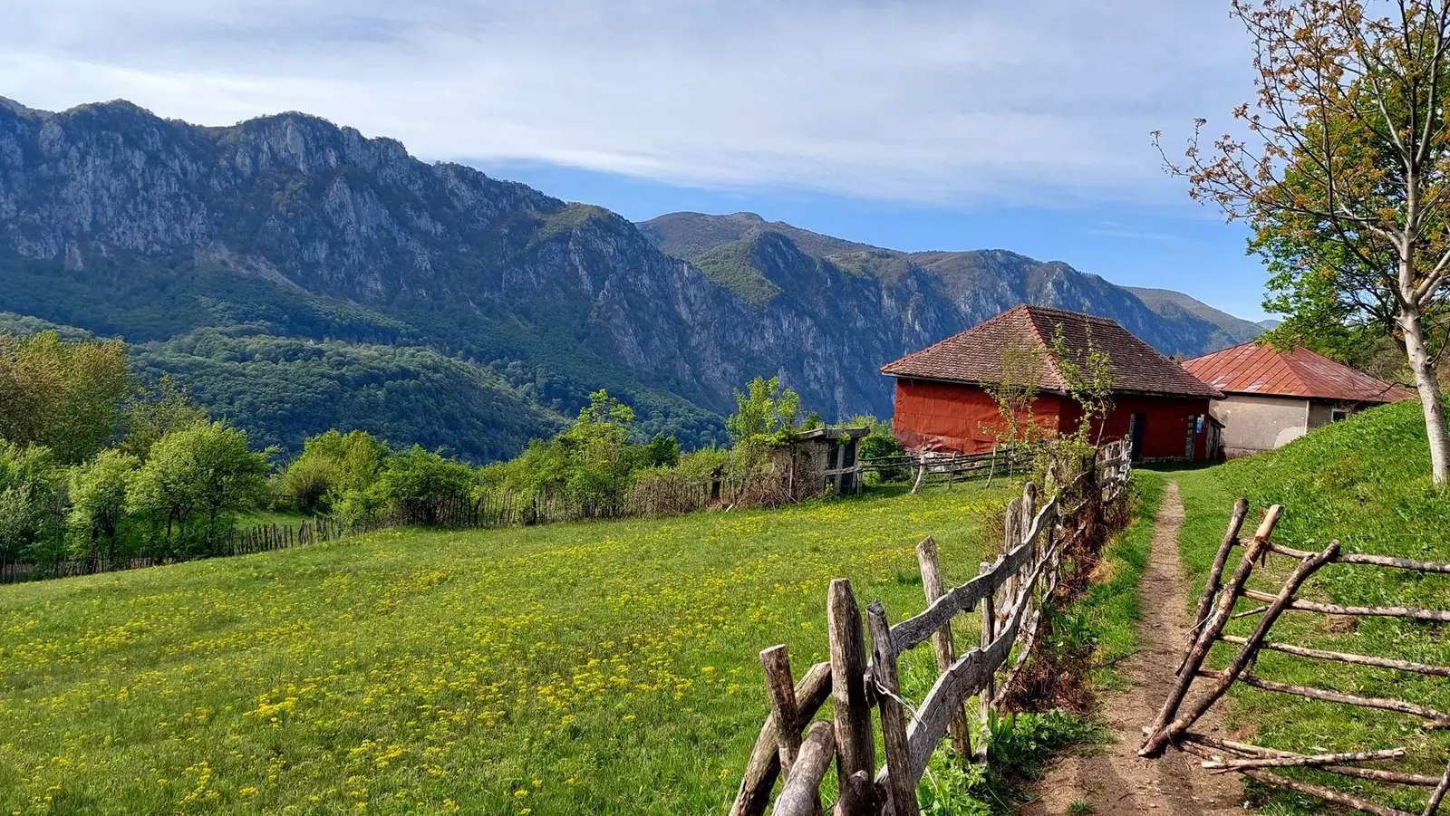  Fosta școală de la Ineleț - Sima Constantin