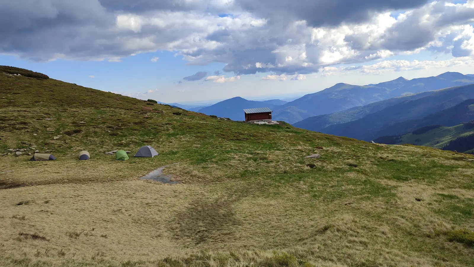  Refugiul Gărgălău, tabăra de corturi - Manu Munțomanu