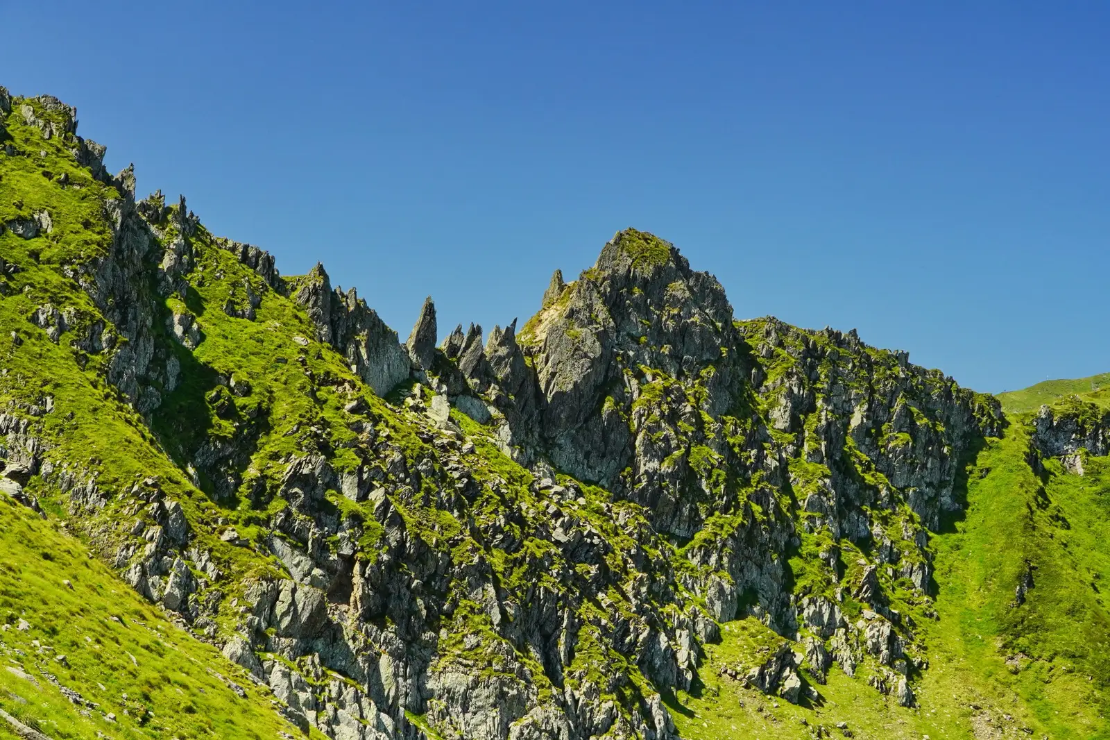  Creasta zimțată La 3 Pași de Moarte - Adrian Vintilă