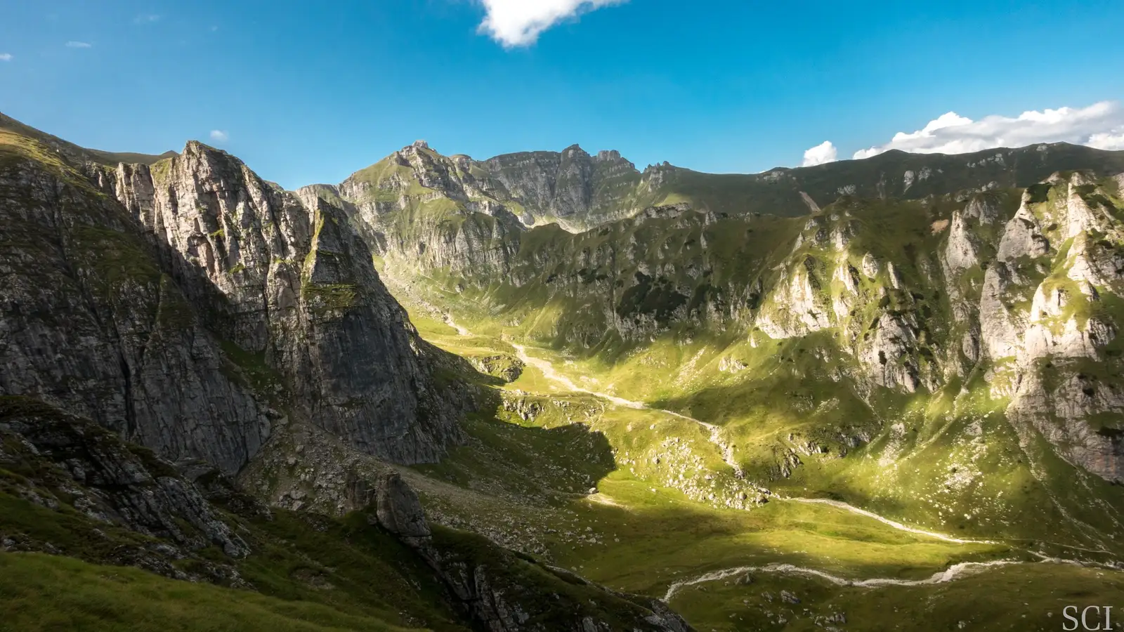  De pe Brâna Caprelor, vedere spre Scara și Valea Mălăiești - Csaba-Ilie Silvesan