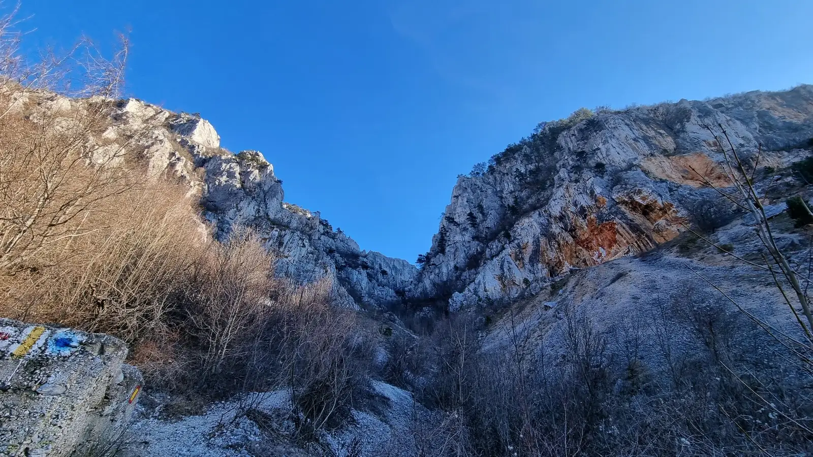  Coborâre pe Valea Feregari, Masivul Domogled - Cristian Oprițescu