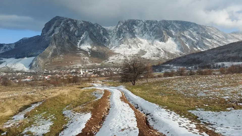 Piatra Secuiului in culori de toamna-iarna - Manu Muntomanu