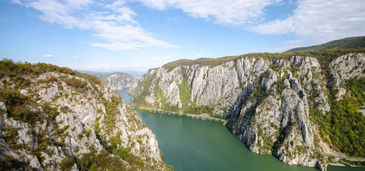  Drumeție pe Ciucarul Mare – cea mai frumoasă priveliște cu Cazanele Dunării și Golful Dubova