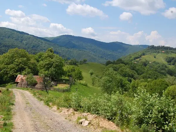 Valea Grădiştea - Cetatea Feţele Albe - Valea Albă