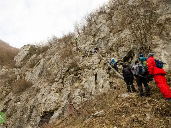 Circuit prin cătunele din Munții Cernei – Ineleț, Cracu Mare, Prisăcina și Dobraia