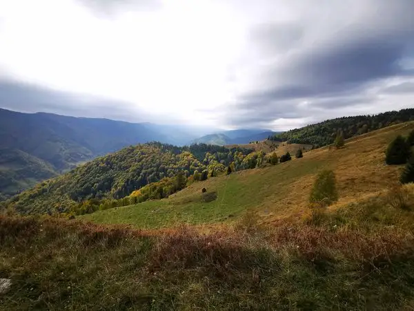 Mănăstirea Muntele Rece - sub Vârful Măgura - Mănăstirea Muntele Rece