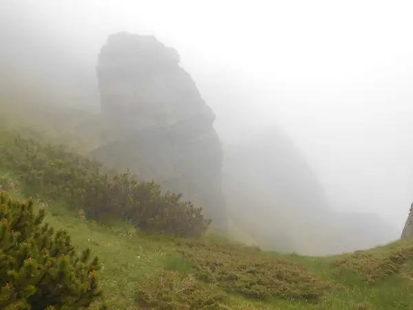 Băile Herculane (DN67D) în dreptul Hidrocentralei - Poiana Șaua Padina - Creasta Munţilor Mehedinţi