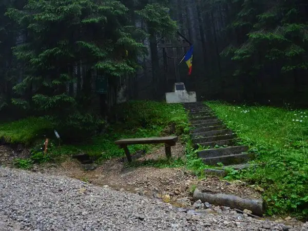 Câmpulung Moldovenesc - Pârâul Izvorul Alb - Hotel Rarău