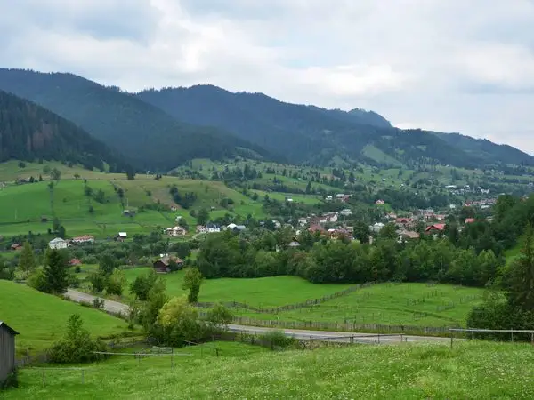 Breaza - sub culmea Obcinei Feredeului - Sadova