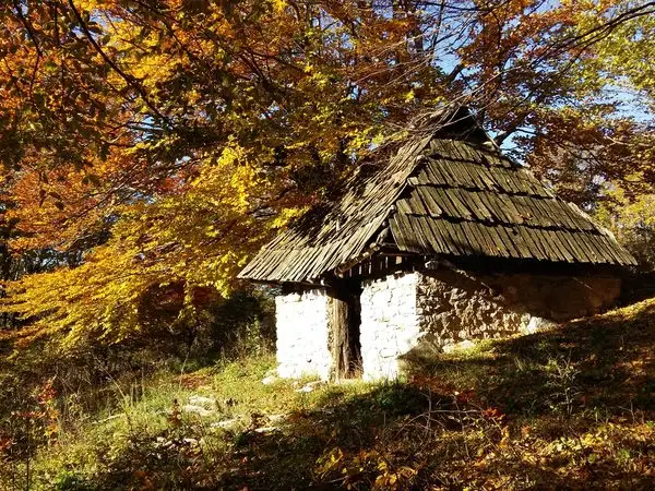 Băile Herculane (DN67D) - Cheile Pecinișcăi - Creasta Munţilor Mehedinţi