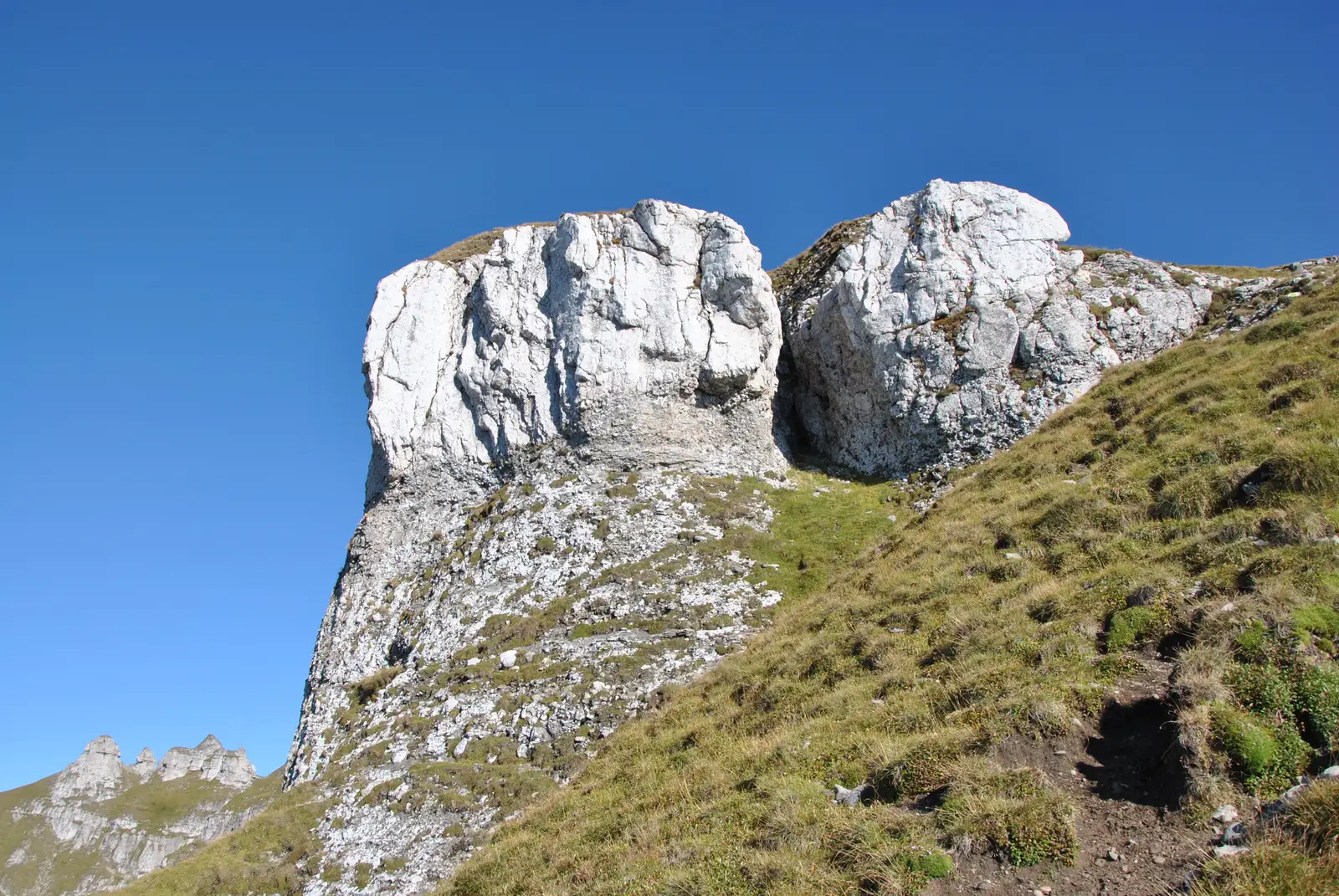 Muchia Clincii - Valea Ciubotea