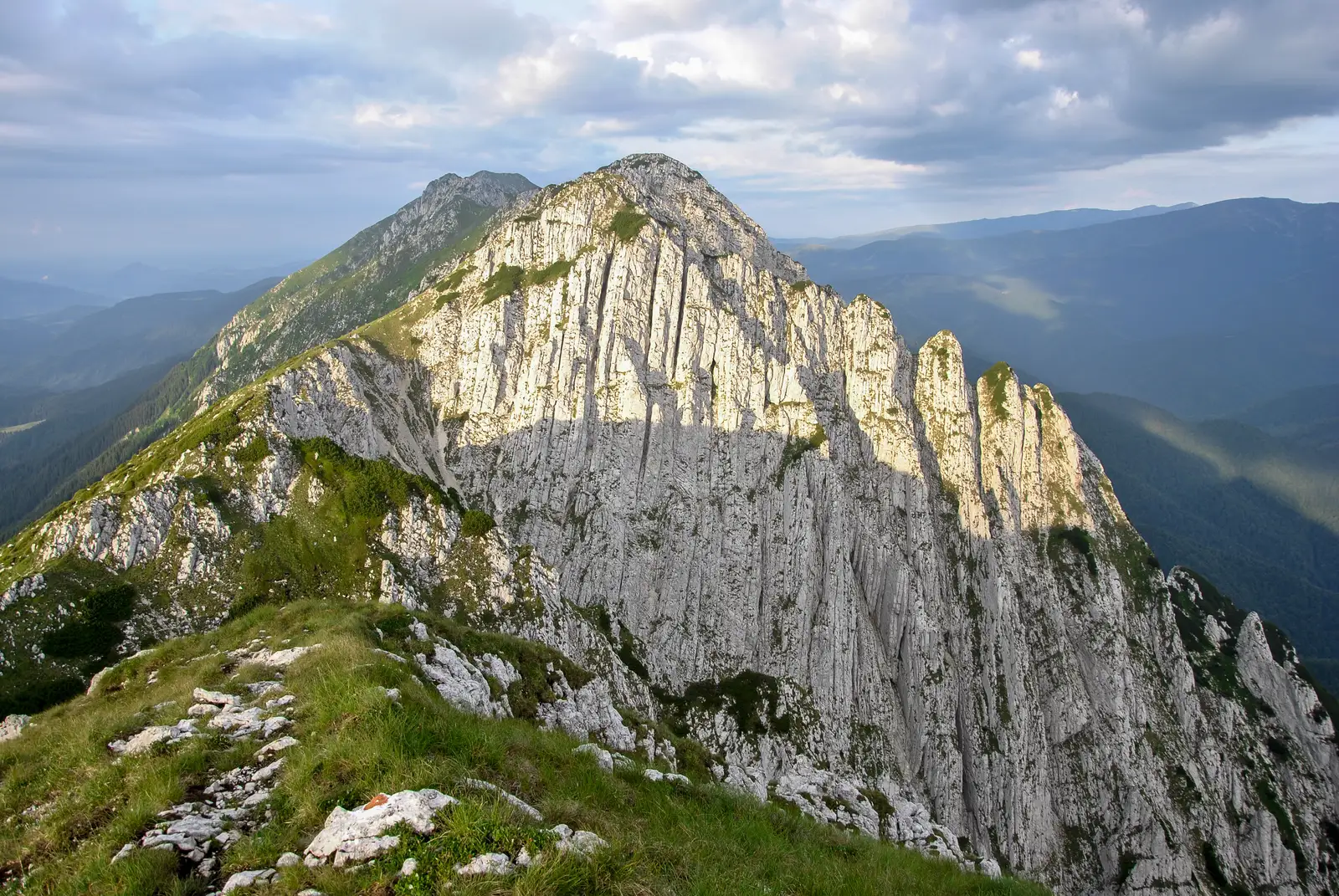 Cabana Curmătura-Vf. La Om-Podu Dâmboviţei