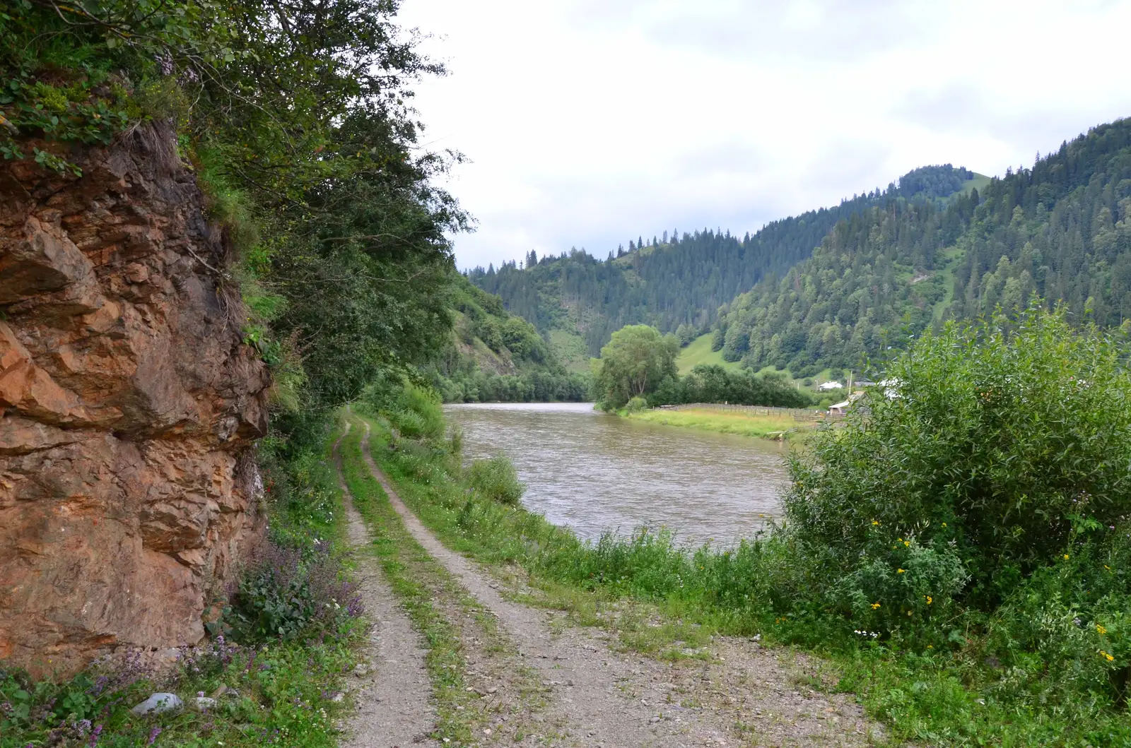 Valea Bistriţei: Vatra Dornei - Cheile Zugreni