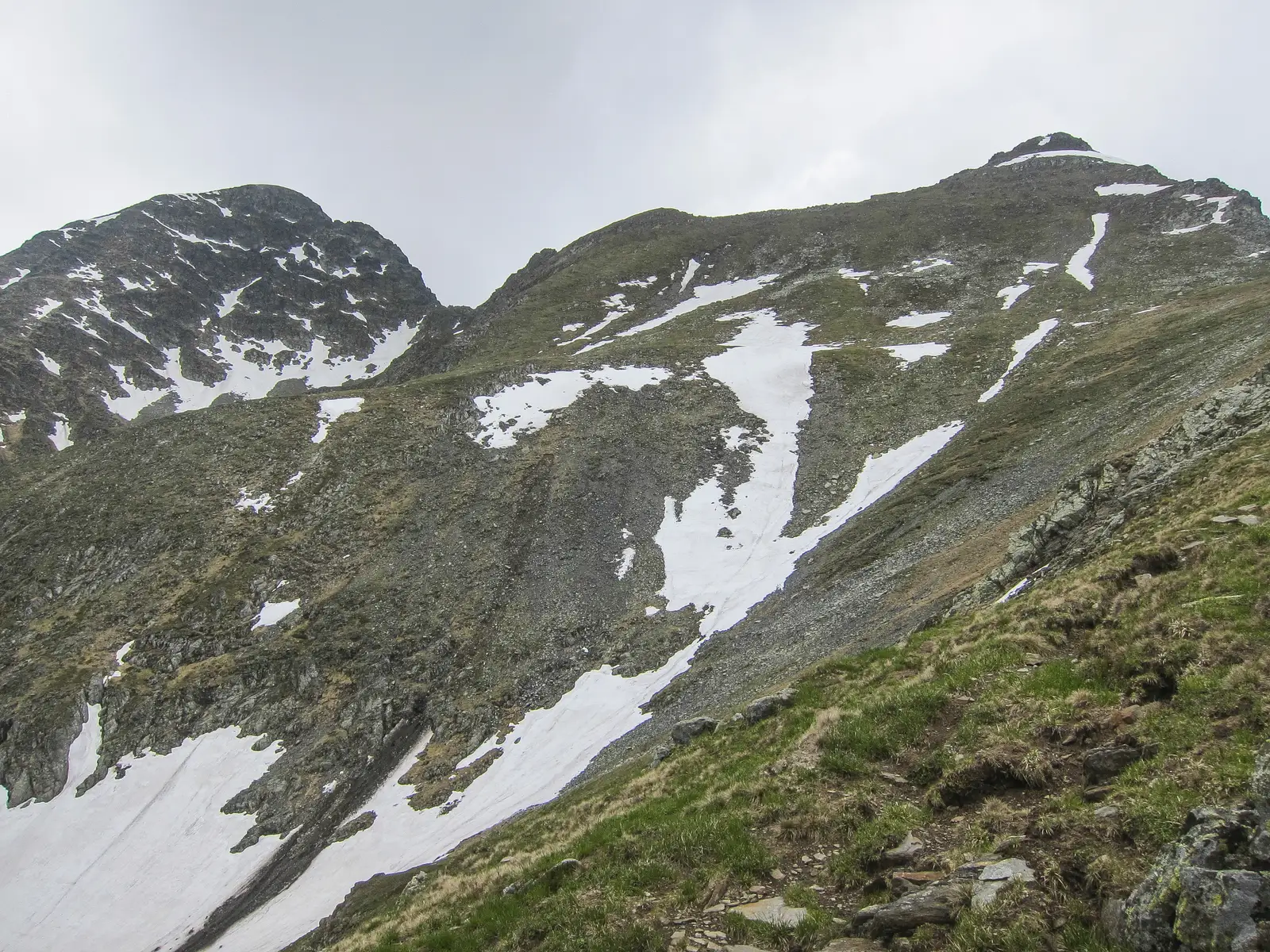 Curmătura de Vest a Gârbovei - Vf. Ciortea Est