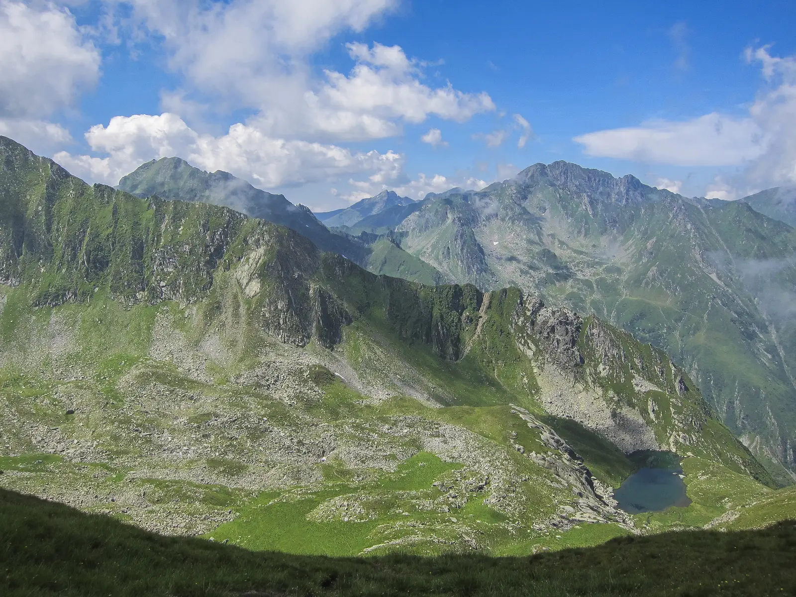 Fereastra Zmeilor - Şaua dintre Lacuri - Cabana Podragu
