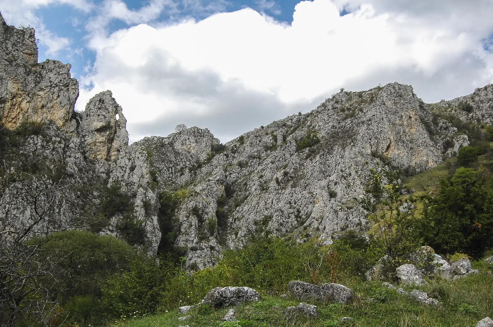 Tureni - versantul drept - Cabana Cheile Turenilor - versantul stâng - Tureni 