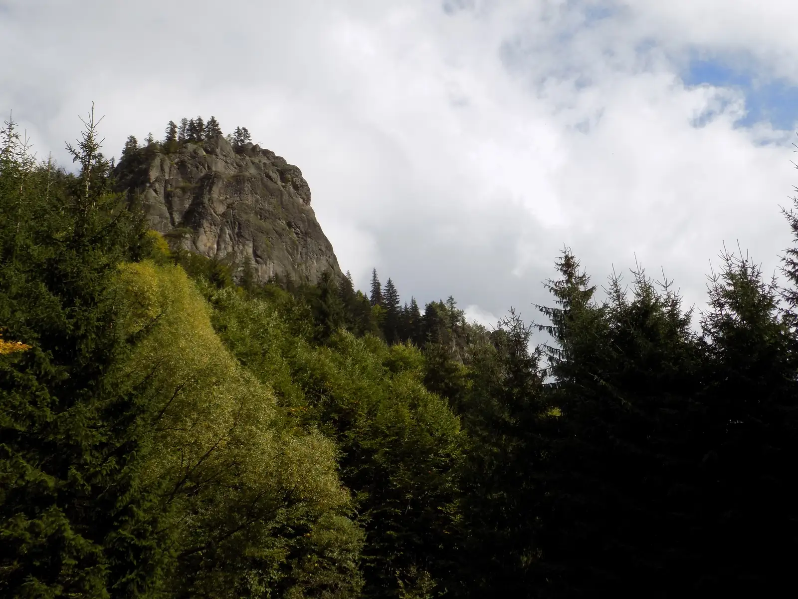 Cabana Vlădeasa-V. Stanciului-Pietrele Albe-Cabana Vlădeasa