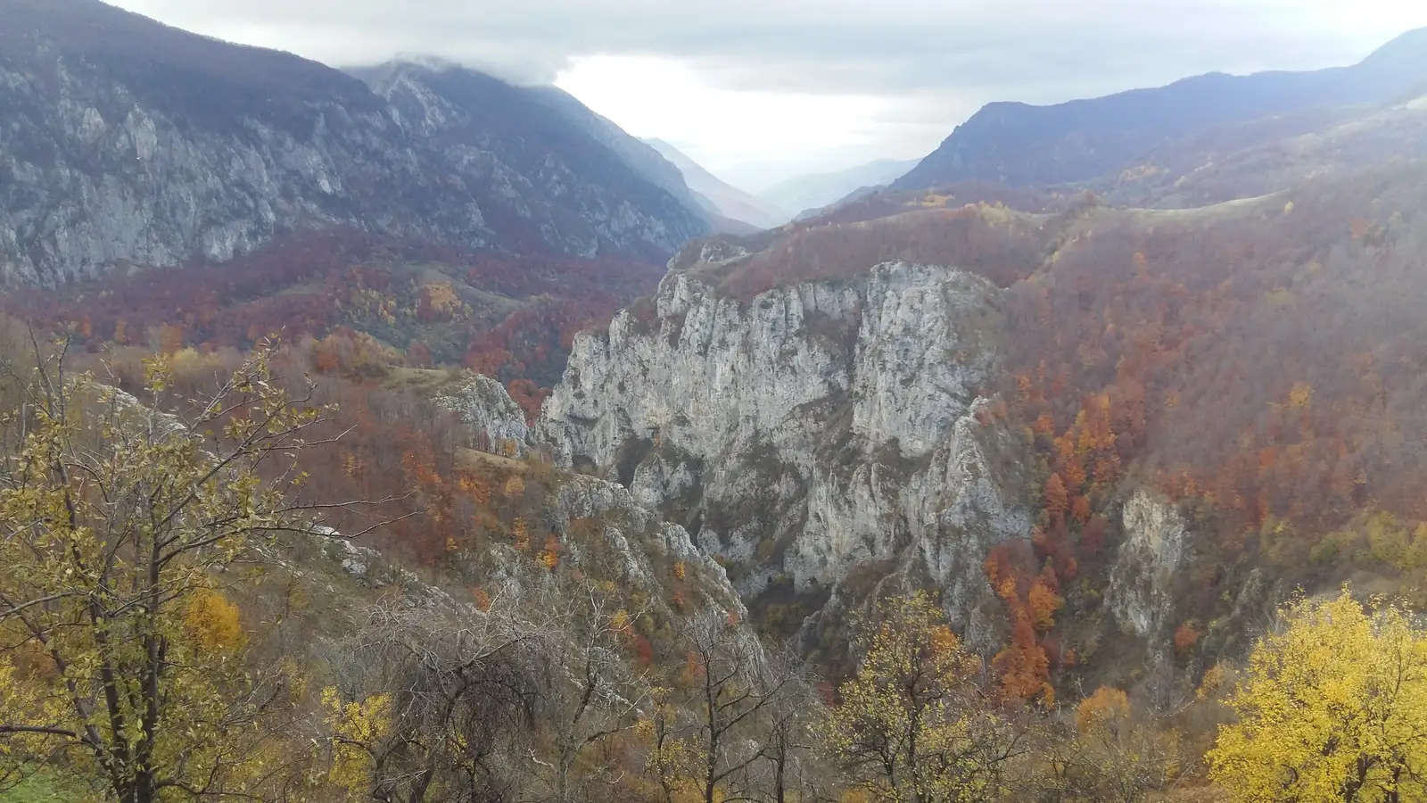 Motel Dumbrava (Km 18 DN67D) - Puntea lui Stoian (km 19 DN67D)