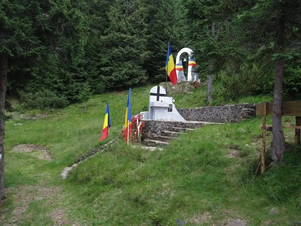 Traseul BR - Monumentul Eroilor de la Grui - Poiana Izvoarele