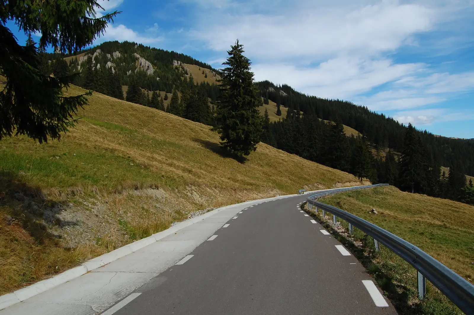 Chiril - DJ175A Transrarău - Hotel Rarău