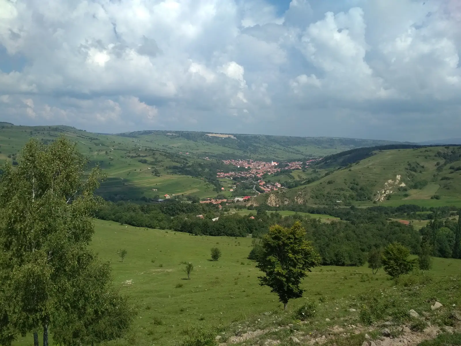 sat Lueta - Dealul Mereşti - intersecţie traseul PG