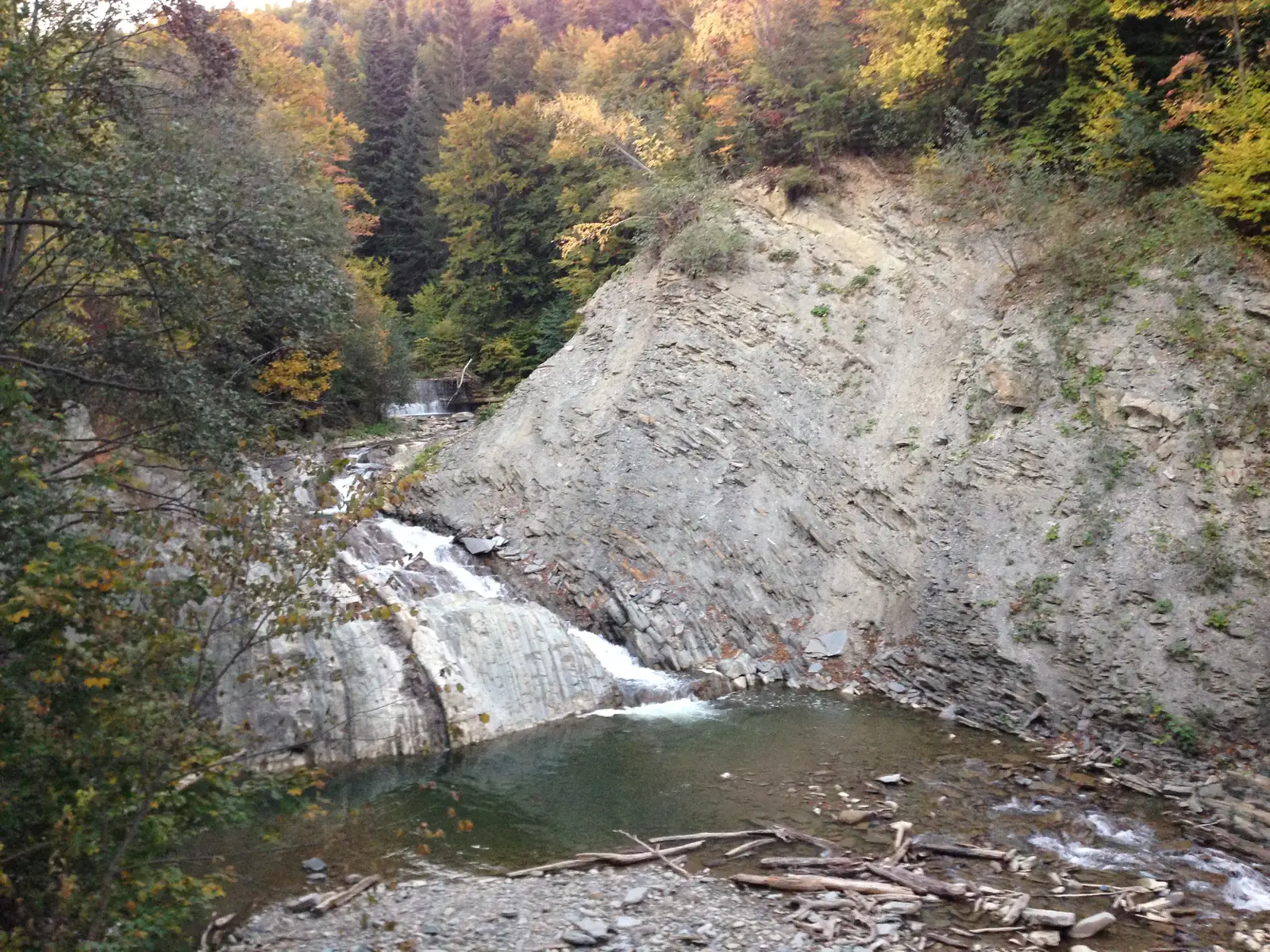 Barajul Măneciu –  Cascada Schinda – Valea Telejenel
