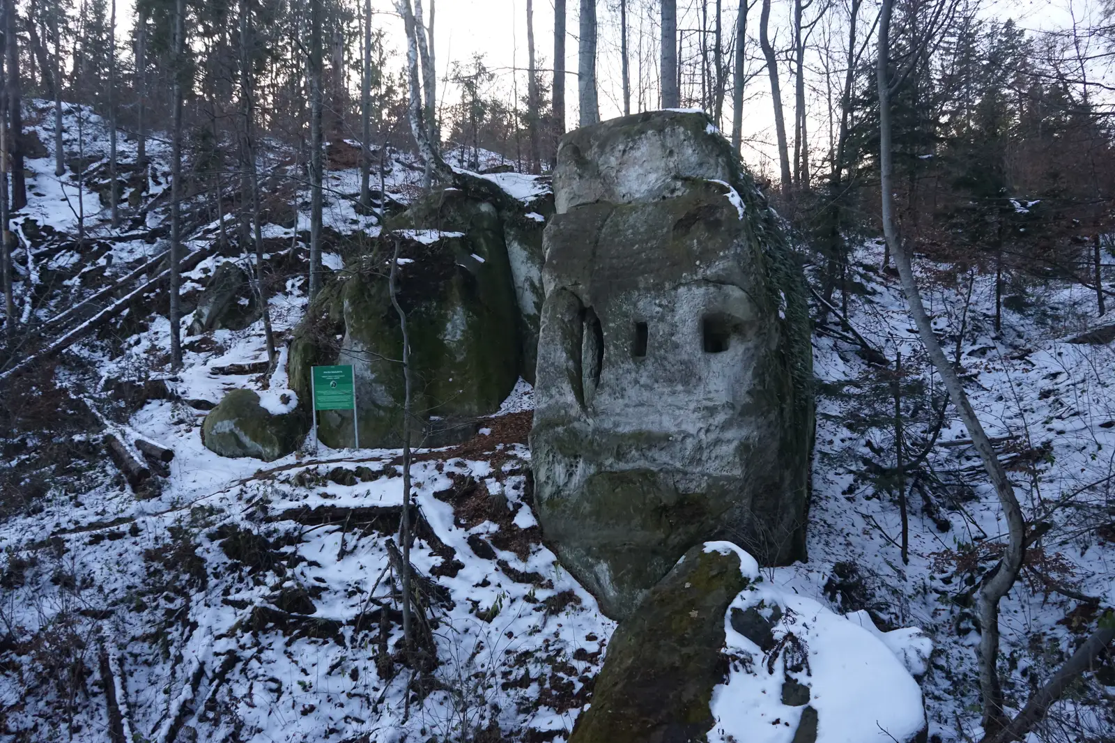 Piatra Îngăurită – Lacul Hânsaru