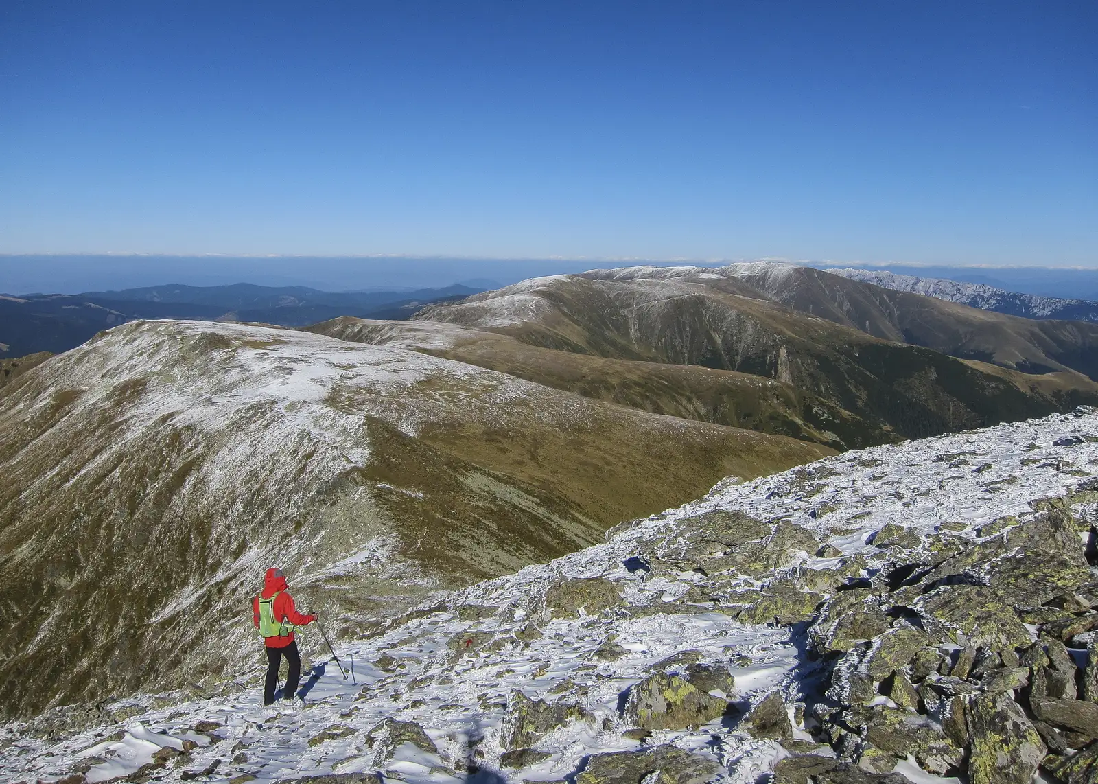 Cabana Voina - Vf. Iezeru Mare - Vf. Păpuşa - Cabana Voina