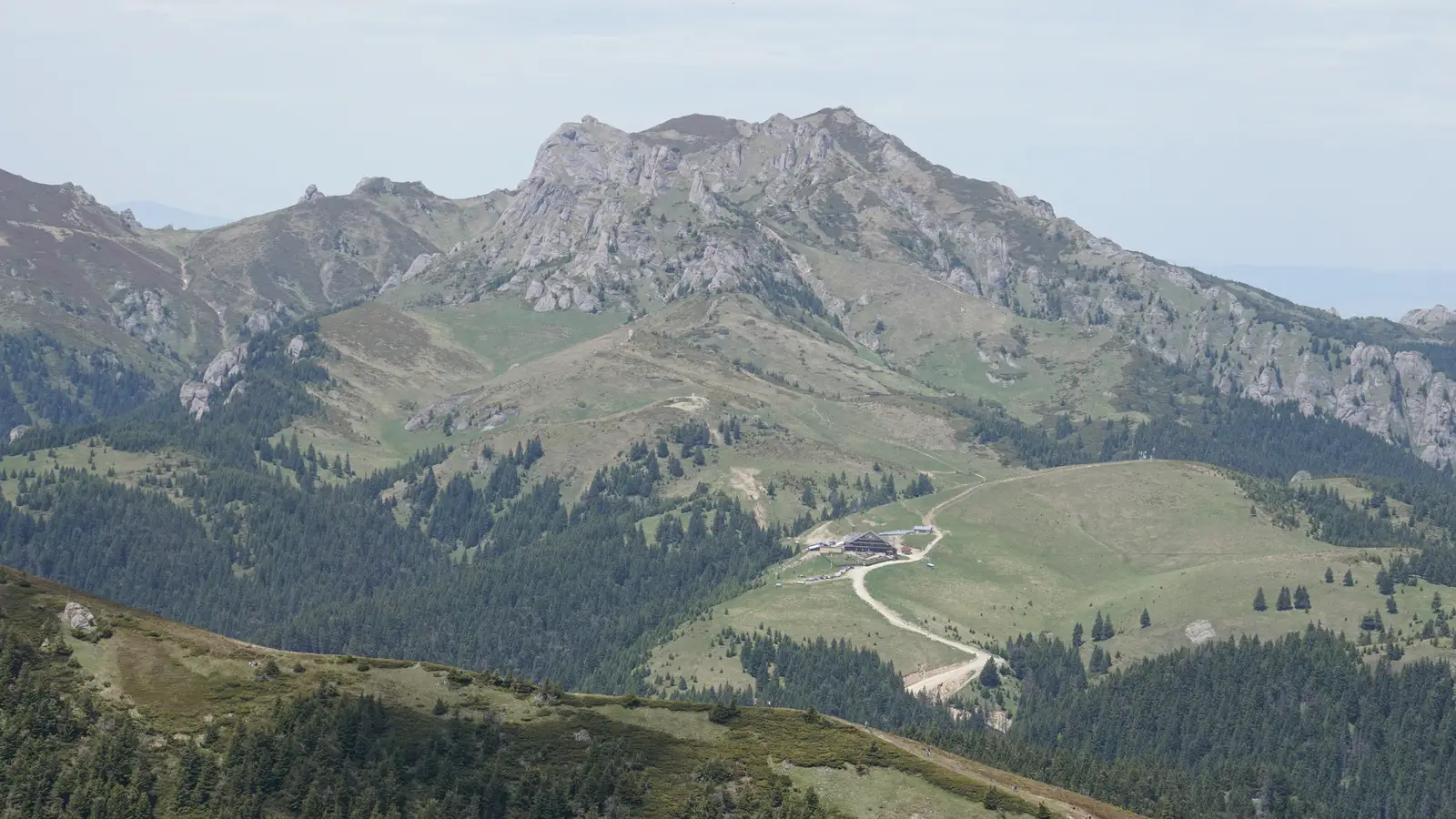 Cabana Muntele Roșu - Vârful Goropșoarele - Colții Zăganului - Cheia - Cabana Muntele Roșu