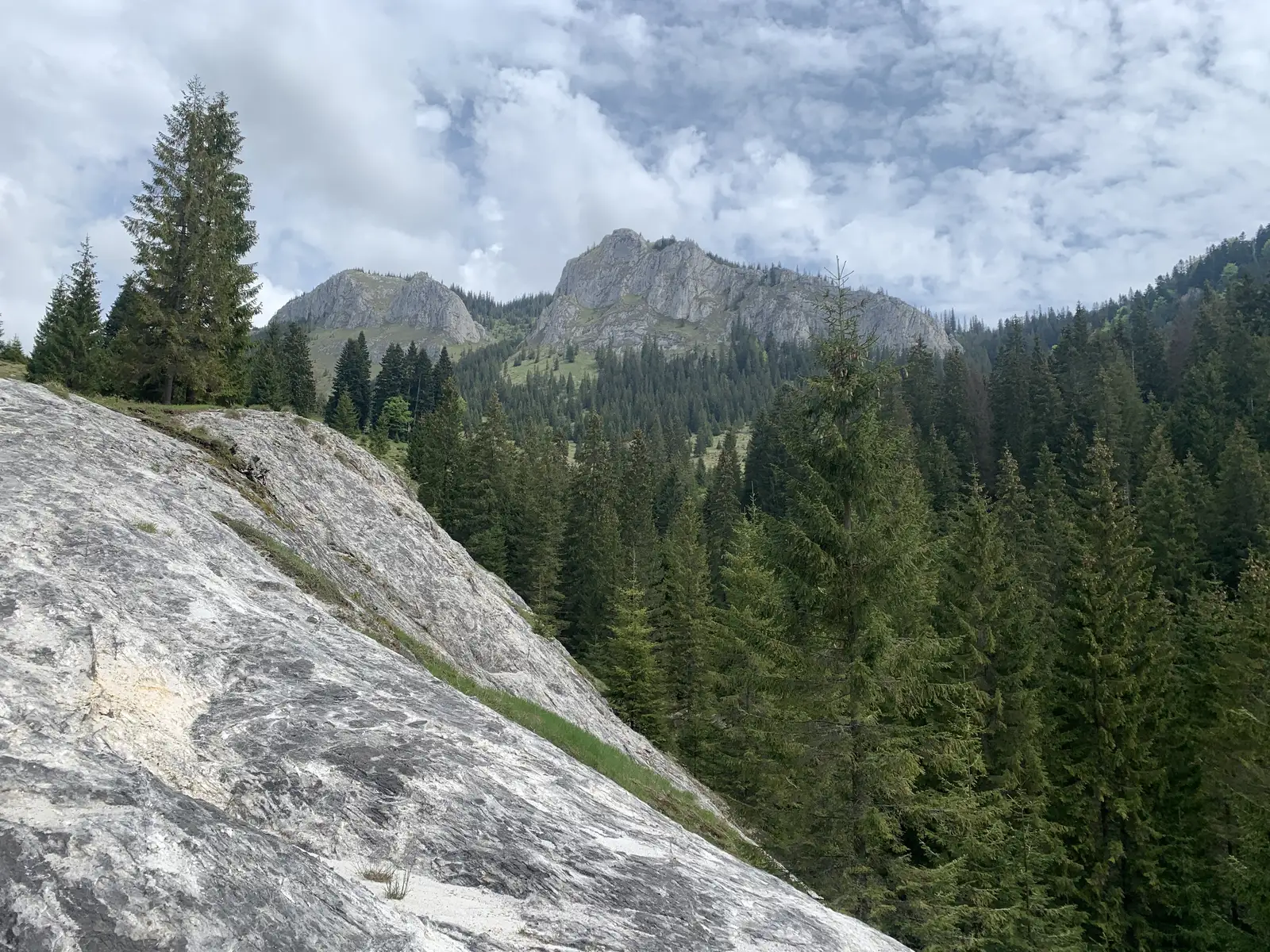 Cascada Valul Miresei-Pietrele Albe