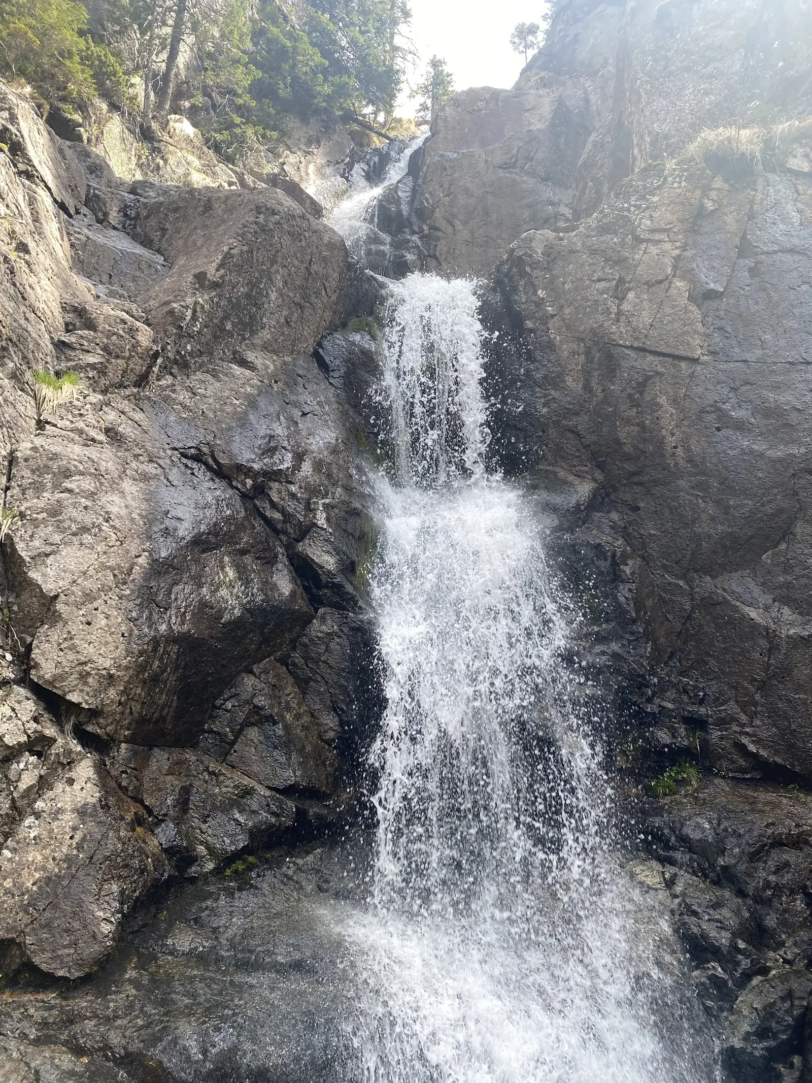 Cascada Moara Dracului de la cantonul Ciripa