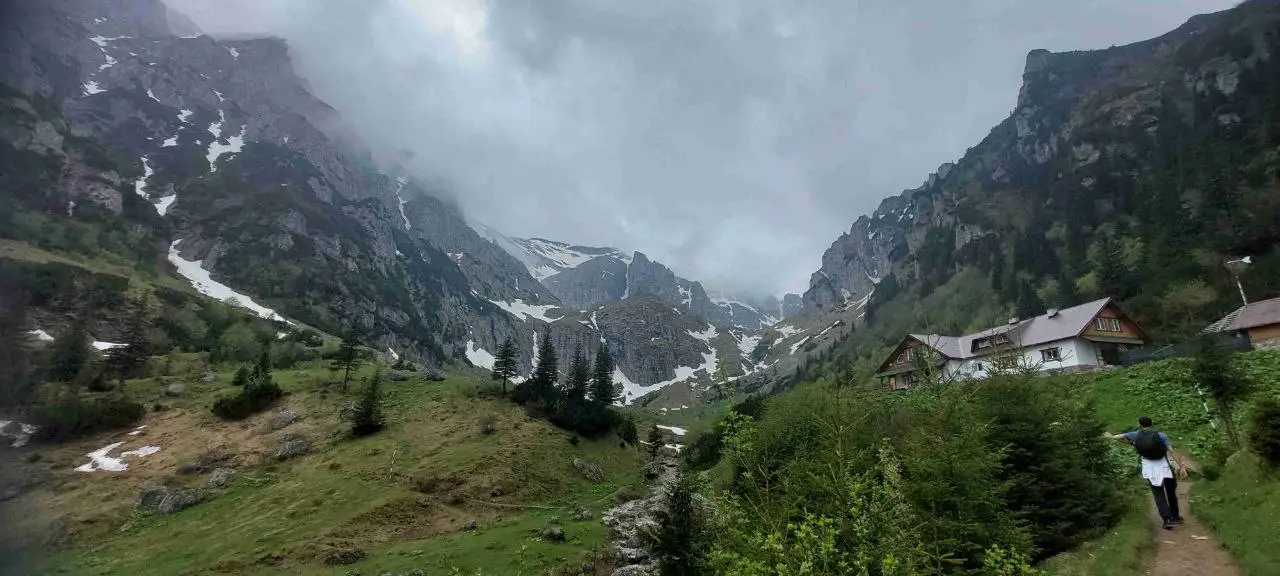 Râșnov - Mălăiești - Brâna Caprelor - Vf. Bucșoiu - Vf. Omu - Bușteni