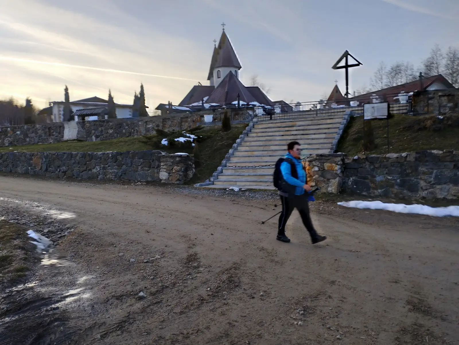 Circuit Mănăstirea Muntele Rece - Vf. Testiesu